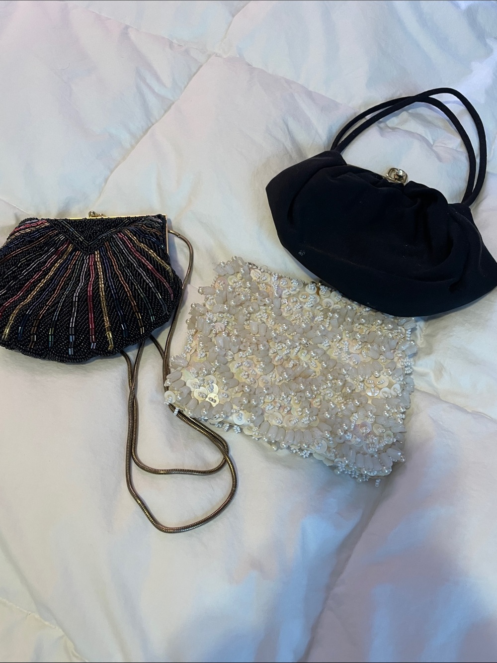 Lot of three 1940 vintage kiss lock  handbags